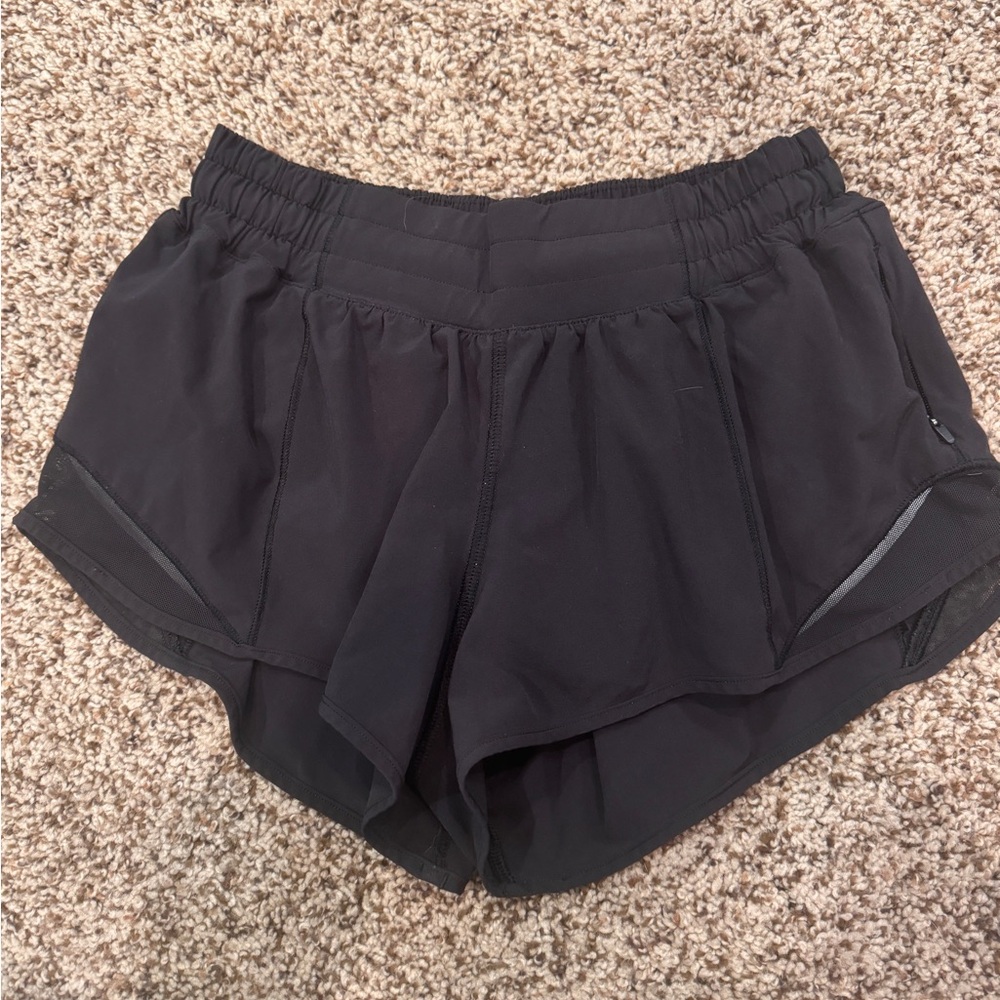 Lululemon hotty hot 2.5 shorts